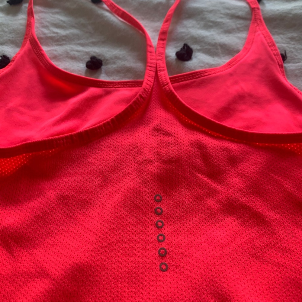 Dri-Fit Nike Top🦩 - Picture 4 of 5